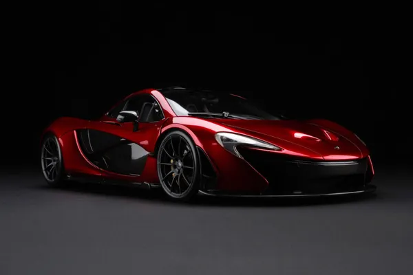 Amalgam Collection McLaren P1 (2012) - Volcano Red 1:8 scale resin model car