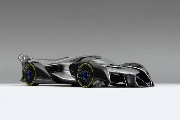 Amalgam Collection McLaren Ultimate Vision Gran Turismo (2017) - Signed Edition - Ulterior Future 1:8 scale resin model car