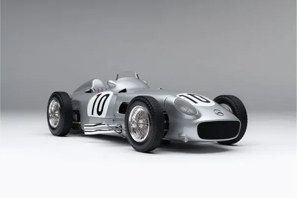 Amalgam Collection Mercedes-Benz W196 Monoposto - 1955 British Grand Prix - Juan Manuel Fangio - Second Place 1:8 scale resin model car
