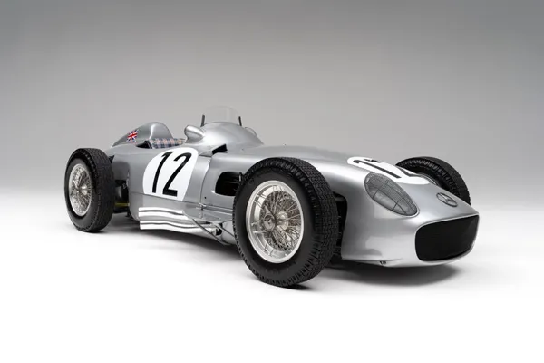 Amalgam Collection Mercedes-Benz W196 Monoposto - 1955 British Grand Prix Winner - Stirling Moss 1:8 scale resin model car