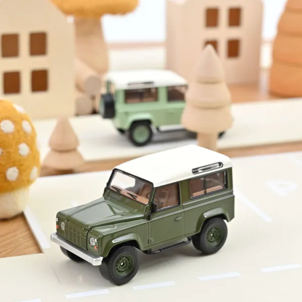 Norev Land Rover Defender 1995 Vert Olive et Blanc Jet-car 1:43 scale diecast model car