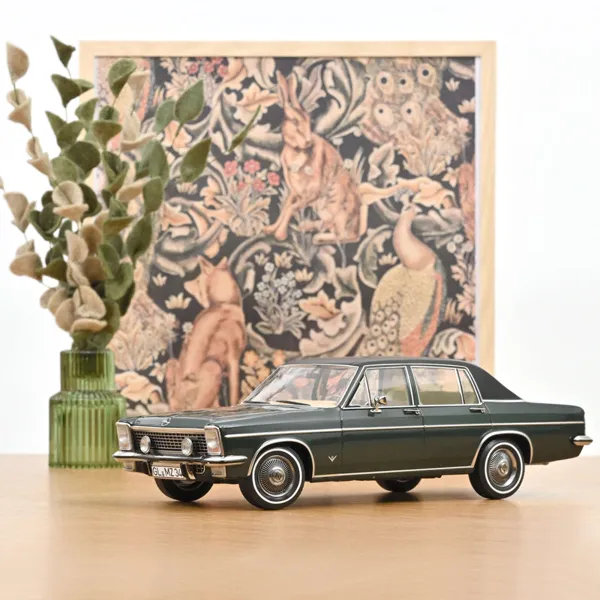 Norev Opel Diplomat V8 1969 Vert Cèdre 1:18 scale diecast model car