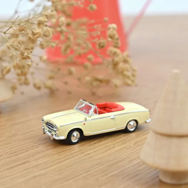 Norev Peugeot 403 Cabriolet 1957 Jaune 1:87 scale diecast model car
