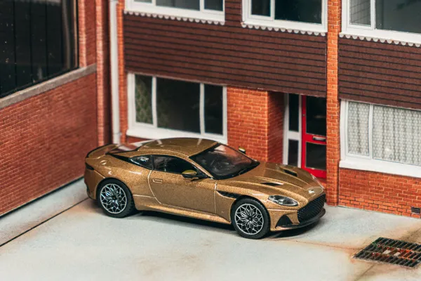 Tarmac Works Aston Martin DBS Superleggera Brown Metallic 1:64 scale diecast model car