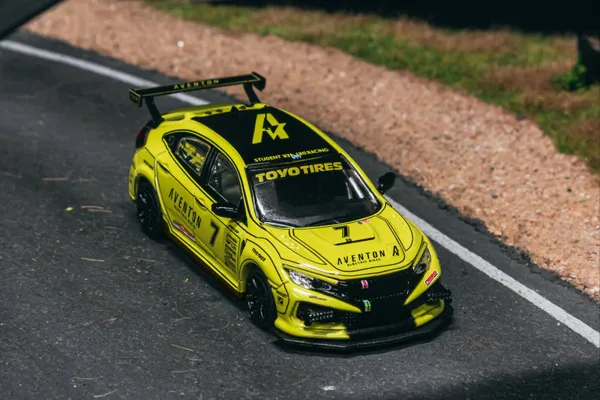 Tarmac Works Honda Civic TYPE R FK8 NASA Western Endurance Racing Championship 2022 #7 Student Driver (by Daniel Wu) 1:64 scale diecast model car