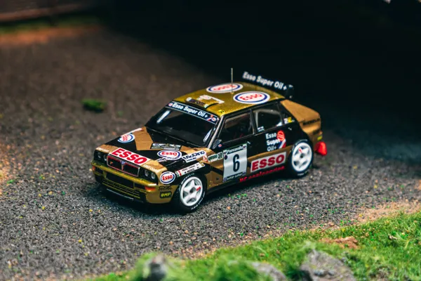 Tarmac Works Lancia Delta HF Integrale ECR Piancavallo Rally 1993 #6 Winner 1:64 scale diecast model car