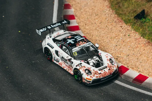Tarmac Works Porsche 911 GT3 R Suzuka 1000km - Intercontinental GT Challenge 2025 - Phantom Global Racing #13 with Tarmac Cards 1:64 scale diecast model car